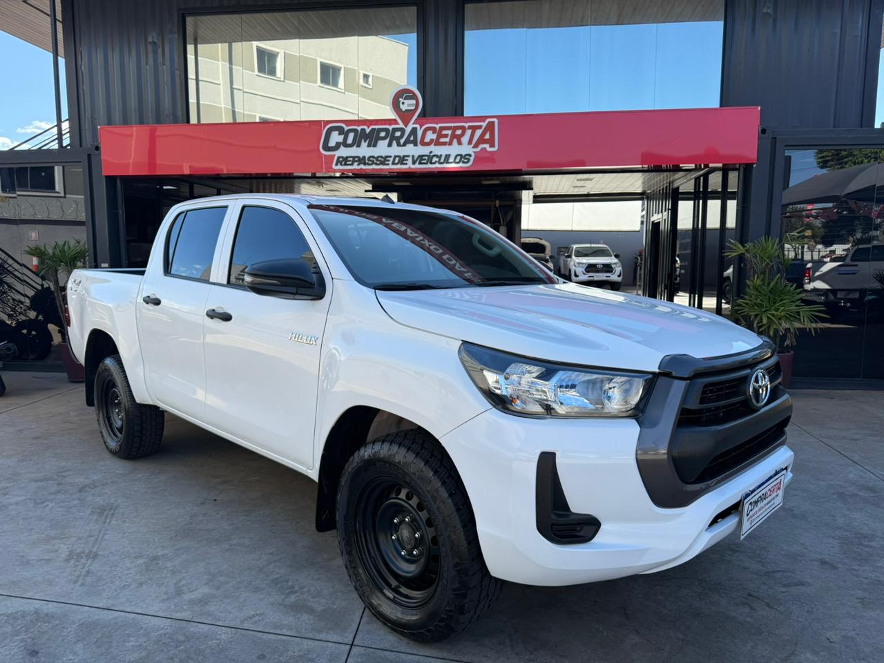 Toyota Hilux STD 4X4 DIESEL MANUAL